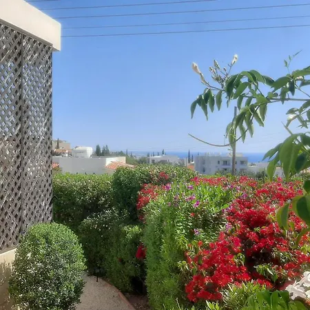 ヴィラ Holiday- Breathtaking Sea Views, Amazing Garden, Private Pool, Bbq, Next To Coral Bay, Lower Peyia, Paphos