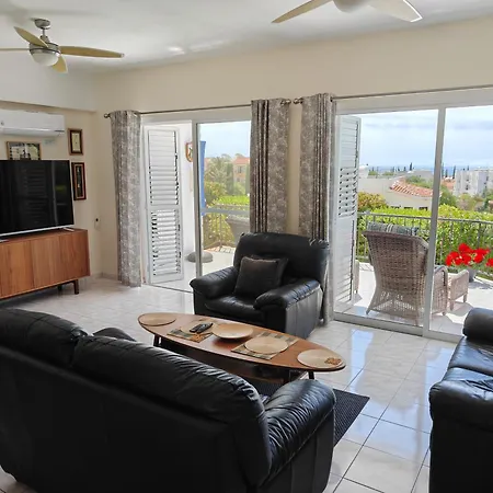 ヴィラ Holiday- Breathtaking Sea Views, Amazing Garden, Private Pool, Bbq, Next To Coral Bay, Lower Peyia, Paphos *