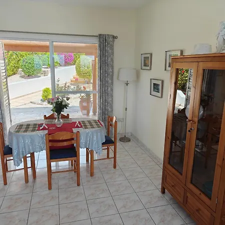 ヴィラ Holiday- Breathtaking Sea Views, Amazing Garden, Private Pool, Bbq, Next To Coral Bay, Lower Peyia, Paphos *