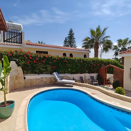 ヴィラ Holiday- Breathtaking Sea Views, Amazing Garden, Private Pool, Bbq, Next To Coral Bay, Lower Peyia, Paphos *