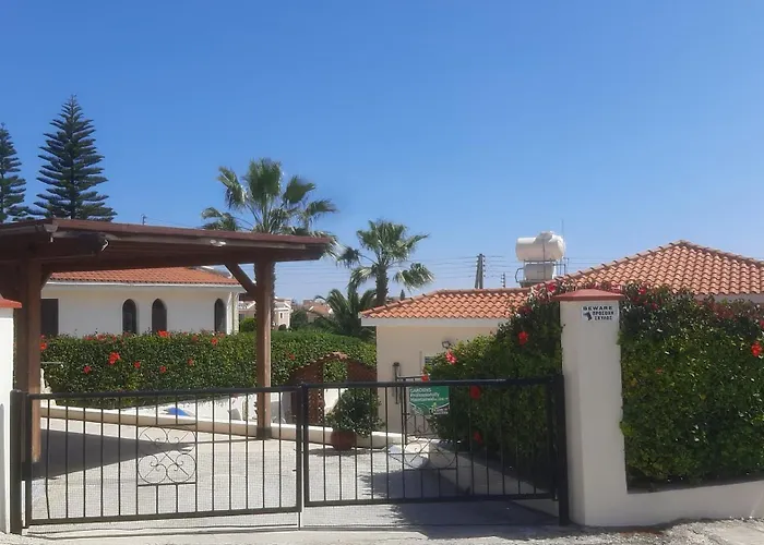 Holiday- Breathtaking Sea Views, Amazing Garden, Private Pool, Bbq, Next To Coral Bay, Lower Peyia, Paphos Vila