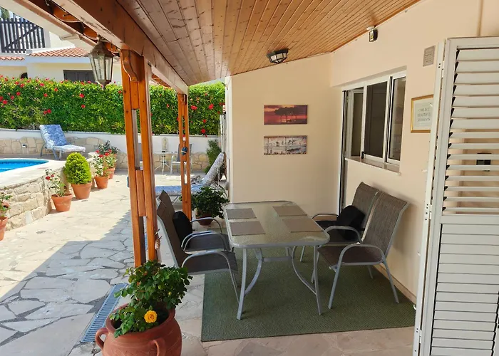 Holiday- Breathtaking Sea Views, Amazing Garden, Private Pool, Bbq, Next To Coral Bay, Lower Peyia, Paphos Vila