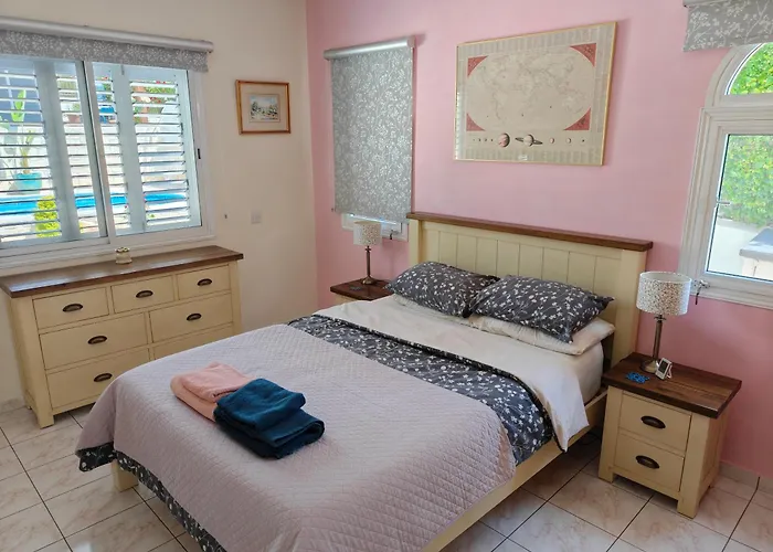 Vila Holiday- Breathtaking Sea Views, Amazing Garden, Private Pool, Bbq, Next To Coral Bay, Lower Peyia, Paphos Pegeia