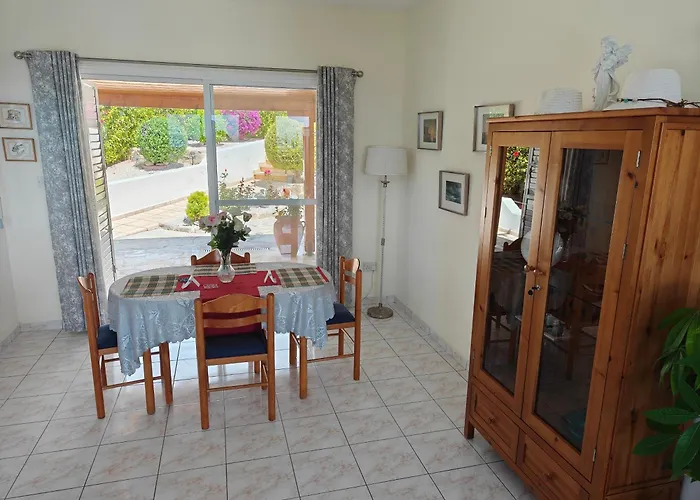 Vila Holiday- Breathtaking Sea Views, Amazing Garden, Private Pool, Bbq, Next To Coral Bay, Lower Peyia, Paphos *