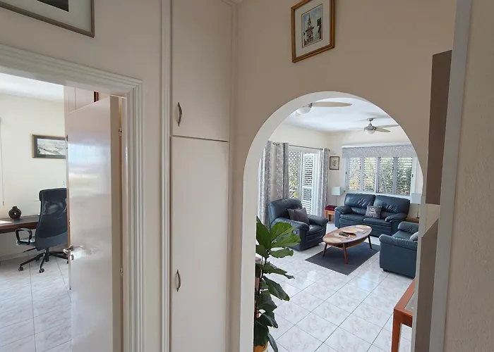 Вилла Holiday- Breathtaking Sea Views, Amazing Garden, Private Pool, Bbq, Next To Coral Bay, Lower Peyia, Paphos